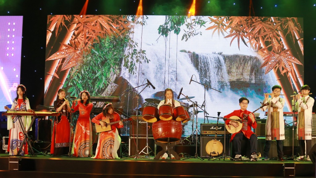 Liên hoan các Ban nhạc tỉnh Đắk Lắk mở rộng năm 2025 với Chủ đề: “Đắk Lắk - Sắc màu hội tụ” sẽ diễn ra từ ngày 27 – 28/12/2025 tại Trung tâm Văn hóa - Du lịch tỉnh Đắk Lắk, số 02 Hùng Vương, phường Buôn Ma Thuột, tỉnh Đắk Lắk